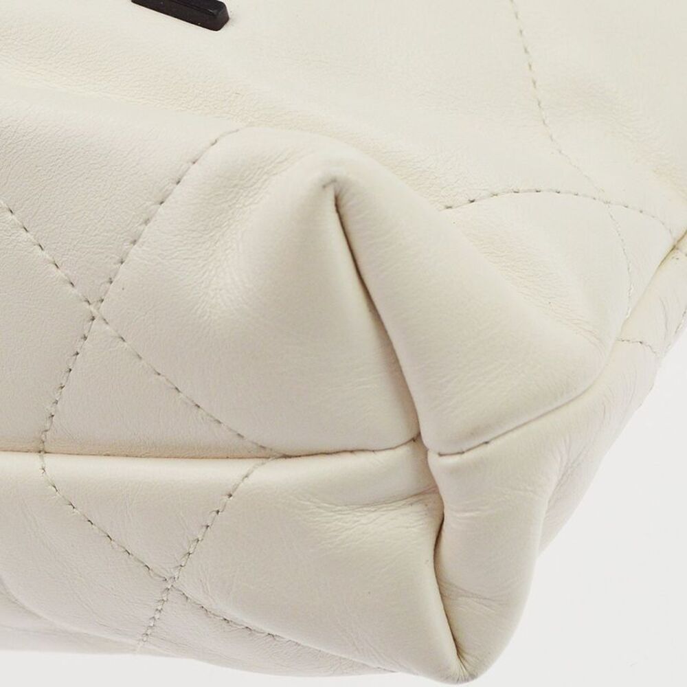 Chanel 22 Chain Hobo Quilted Shaded Calfskin White Leather Shoulder Bag Bag - Picture 4 of 9